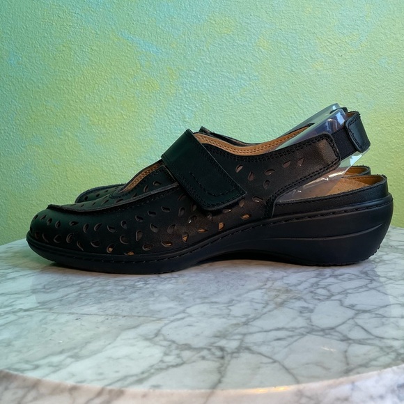 Spring Step Black Mary Janes - Picture 3 of 6